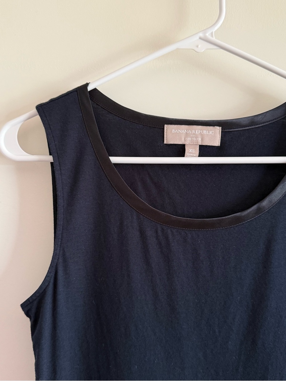 Banana Republic Luxe Touch Satin Trim Scoop Neck Tank - Picture 3 of 6